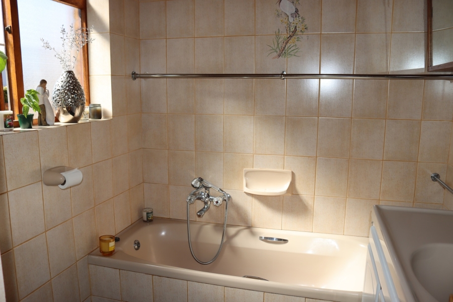 6 Bedroom Property for Sale in Kleinmond Western Cape